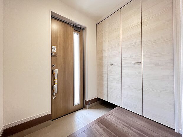 収納付きの玄関スペース(同仕様）