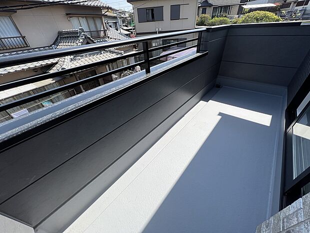 2階にはバルコニーを設置いたします(1号棟同仕様)