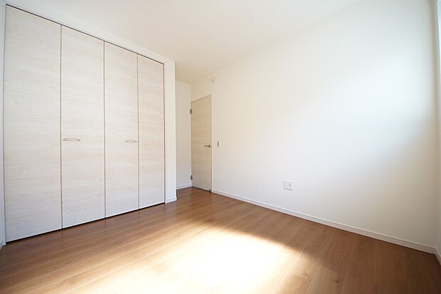 2階には洋室を4部屋ご用意いたします(同仕様)