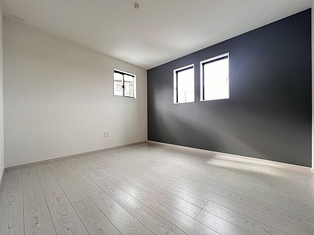 アクセントクロスがお洒落な洋室7帖　WIC付きの広めのお部屋(1号棟)