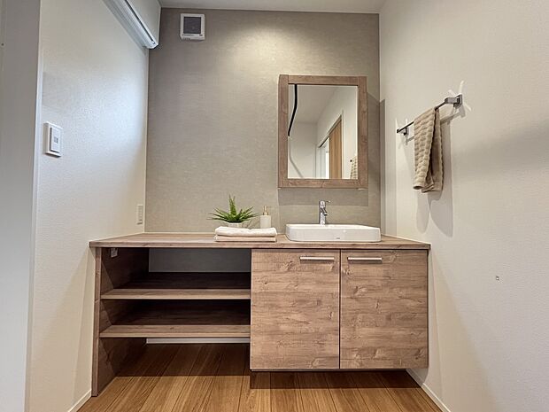 洗面室と脱衣室、2部屋ご用意いたします(同仕様)