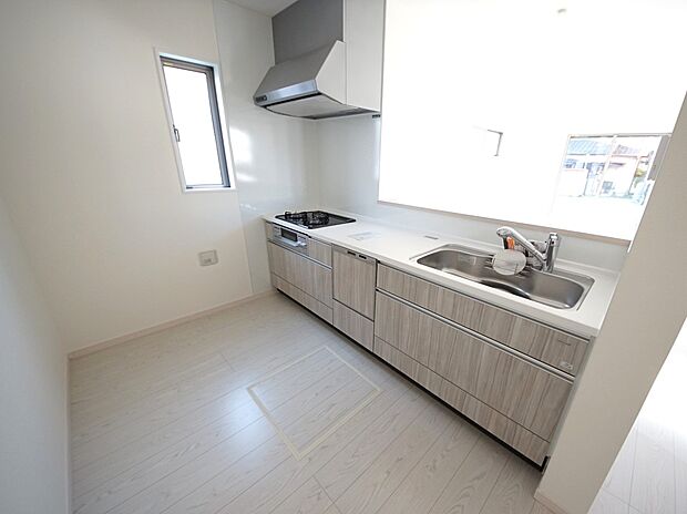 扱いやすいシステムキッチンで毎日のお料理もはかどります　家事も捗る食洗機付き(1号棟同仕様）