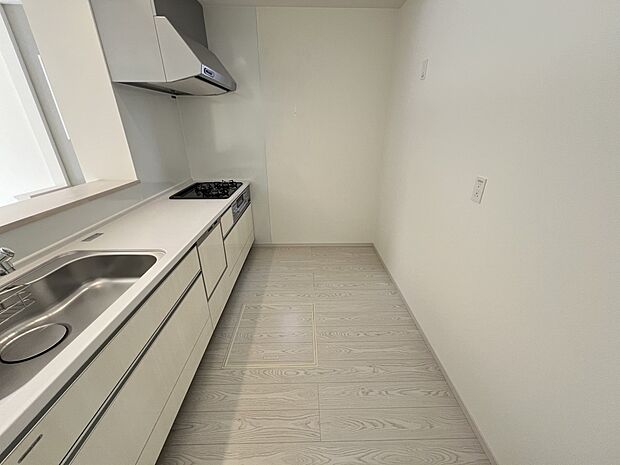 扱いやすいシステムキッチンで毎日のお料理もはかどります(6号棟同仕様)