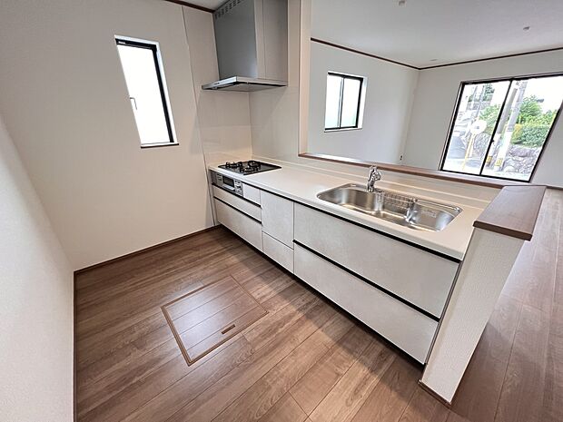 扱いやすいシステムキッチンで毎日のお料理もはかどります(B号棟同仕様)