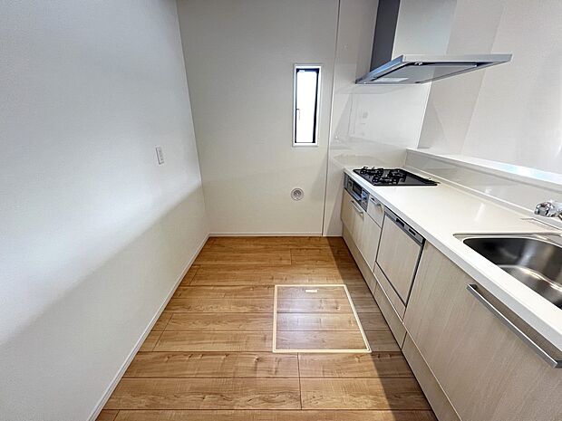 2人並んでも余裕のあるキッチンは毎日のお料理もはかどりそうです(1号棟同仕様)