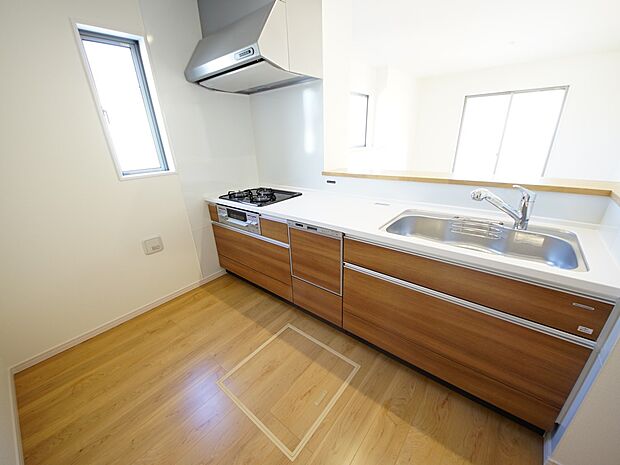 食洗機・浄水器付きの扱いやすいシステムキッチン(同仕様)