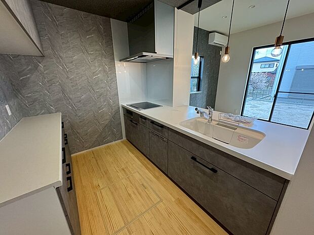 リビングを一望できる対面式システムキッチン(9号地)