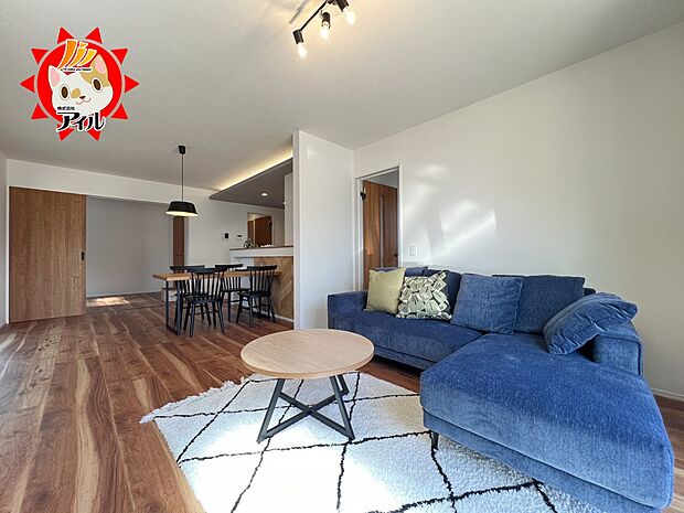 LDK18.6帖　南に面した明るいリビングには洋室4.6帖が隣接しております(4号棟)