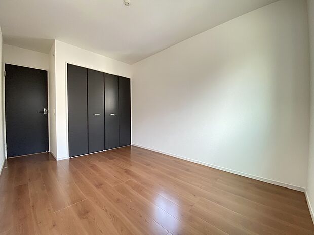 2階には洋室を3部屋ご用意いたします(同仕様)