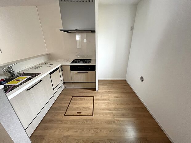 L字型のシステムキッチン　食洗機・浄水器付きです(1号棟同仕様)