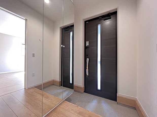 シューズボックス付きの玄関(同仕様)