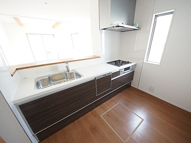 2人並んでも余裕のあるキッチンは毎日のお料理もはかどりそうです（1号棟同仕様)