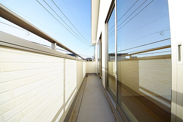 2部屋から行き来可能な続きバルコニー（1号棟同仕様)