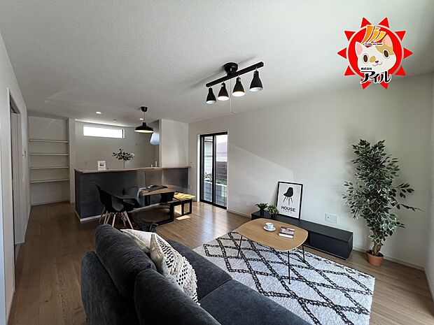 LDK16帖　3面採光仕様の明るいリビングです