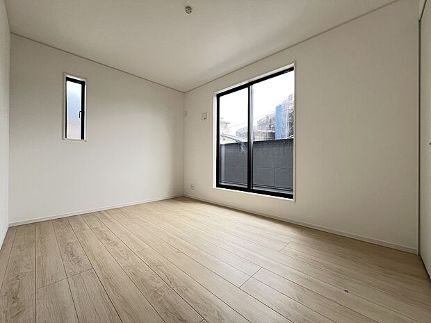 洋室6帖　バルコニー付きの広めのお部屋です(2号棟)