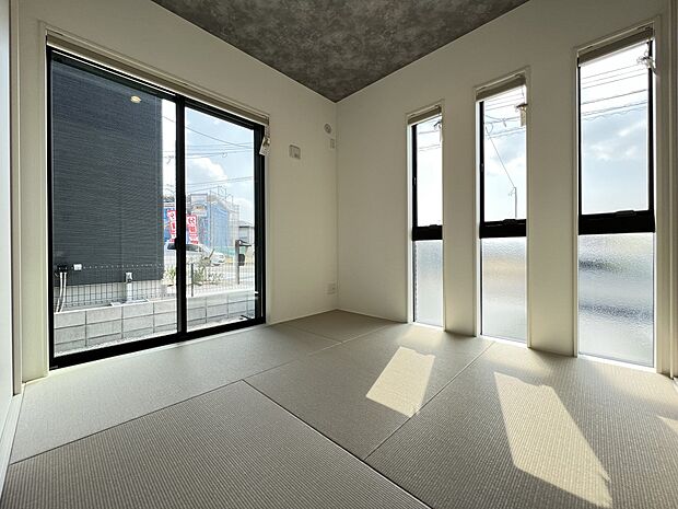 【和室】リビング続き間の和室4.5帖　南西向きの明るい居室(6号地)