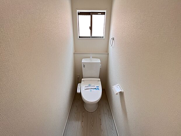 【トイレ】トイレは各階にご用意。ウォシュレット機能付き(2号棟)