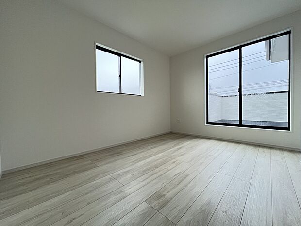 【洋室】洋室7.7帖 WIC、バルコニー付きのお部屋です(1号棟)