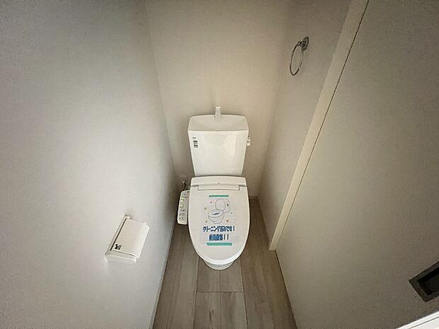 【トイレ】トイレは各階にご用意。ウォシュレット機能付き(1号棟)