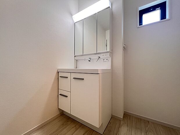 【洗面台・洗面所】三面鏡仕様の洗面化粧台