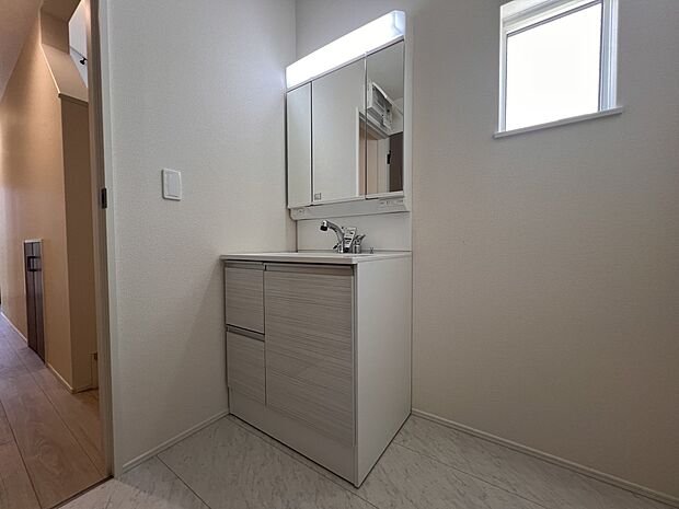 【洗面台・洗面所】三面鏡仕様の洗面化粧台(3号棟)