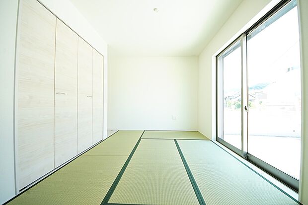 【同仕様写真(その他内観)】リビング続き間の和室4.5帖 ホッと一息つける癒しの空間です(1号棟同仕様)