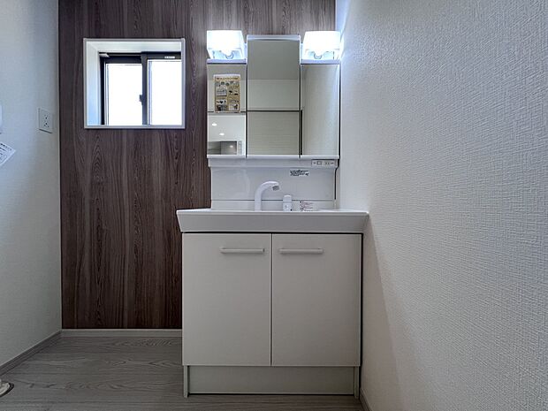 【洗面台・洗面所】三面鏡仕様の洗面化粧台(2号棟)