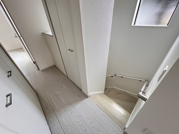 【その他内観】2階 階段ホール部分(1号棟)