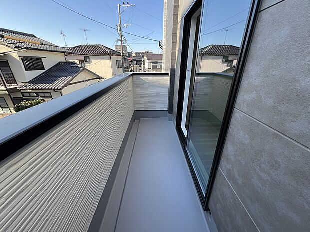 【バルコニー】8.5帖の洋室から出入り可能なバルコニー