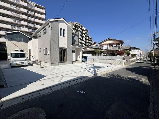 【前面道路含む現地写真】前面道路:南東側4m公道