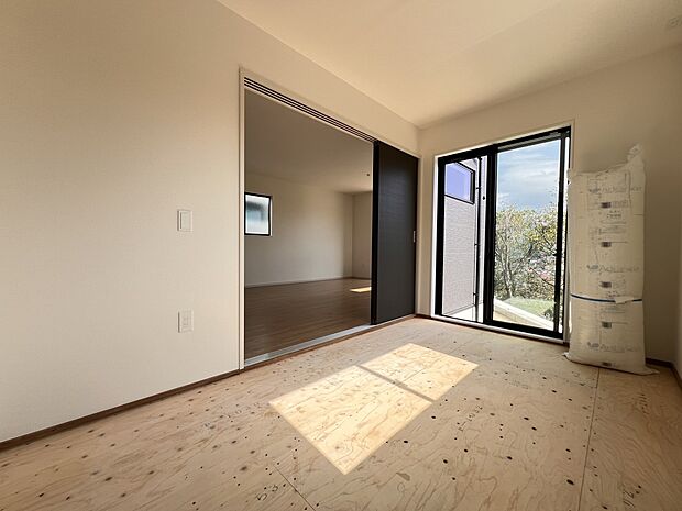 【和室】和室5帖 押し入れ収納スペース付 来客時にも便利な居室です(2号棟)