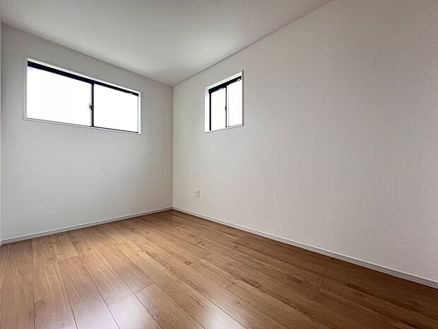 【洋室】洋室5帖はお子さまのお部屋としてもお使いいただけます(2号棟)