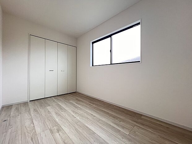 【洋室】洋室5帖 お子さまのお部屋としてもお使いいただけます