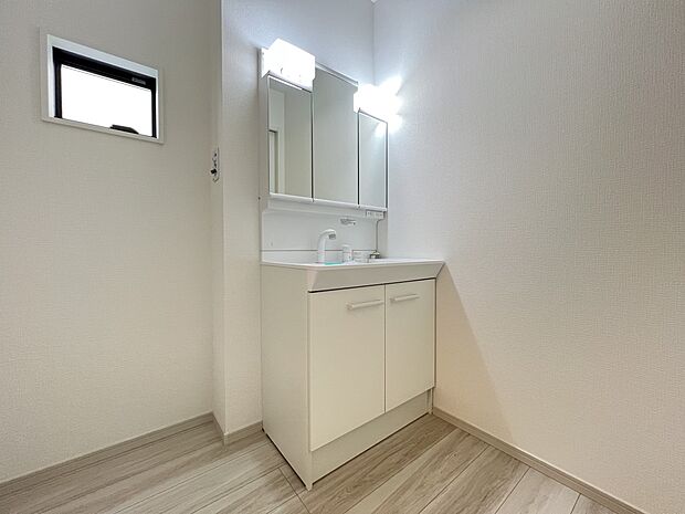 【洗面台・洗面所】三面鏡仕様の洗面化粧台