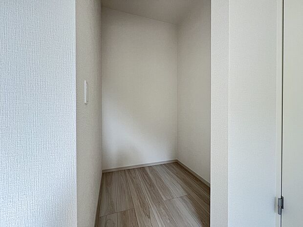 【ウォークインクローゼット】ウォークインクローゼットは2部屋に用意いたしました