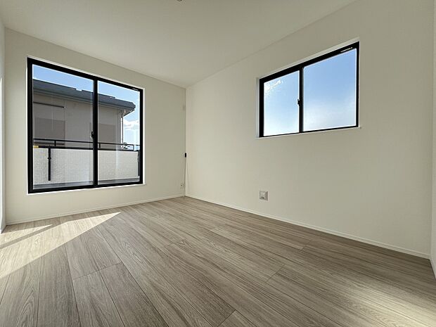 【洋室】洋室6帖 2面採光の明るい居室です(A号棟)