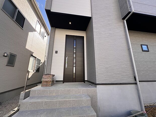 【玄関】玄関アプローチ部分(2号棟)