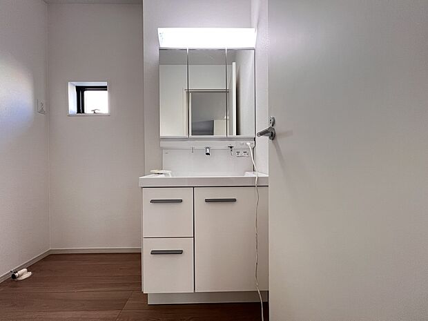 【洗面台・洗面所】三面鏡仕様の洗面化粧台