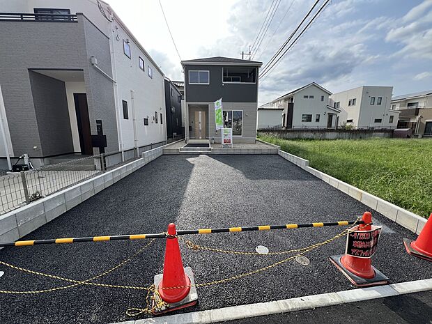 【駐車場】お車は4台駐車可能です！