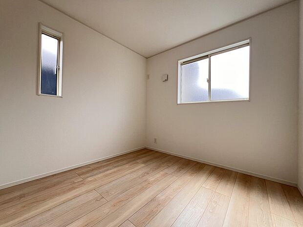 【洋室】洋室5帖　お子さまの居室にちょうど良い広さです