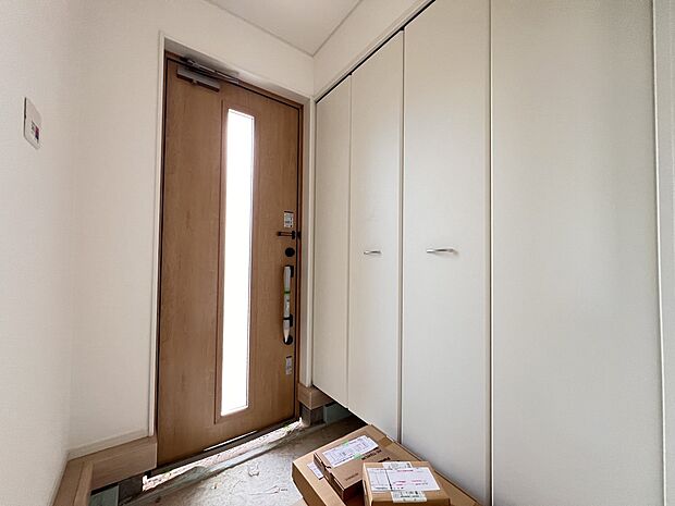 【玄関】大容量のシューズクローク付きの玄関