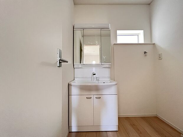 【洗面台・洗面所】三面鏡仕様の洗面化粧台