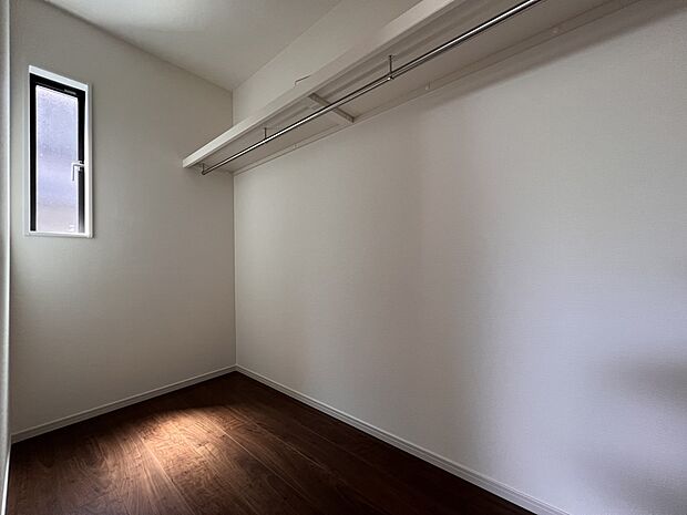 【ウォークインクローゼット】リビングにもウォークインクローゼットをご用意しました