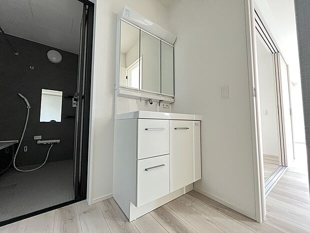 【洗面台・洗面所】三面鏡仕様の洗面化粧台