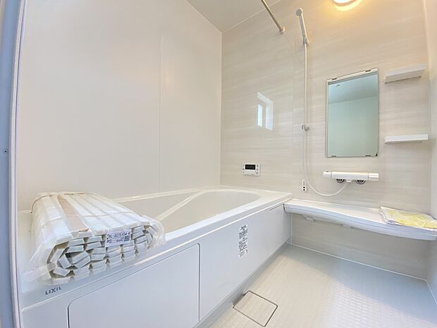 【浴室】1坪タイプのバスルームでゆったりとくつろげます。オートバス機能付(1号棟同仕様)