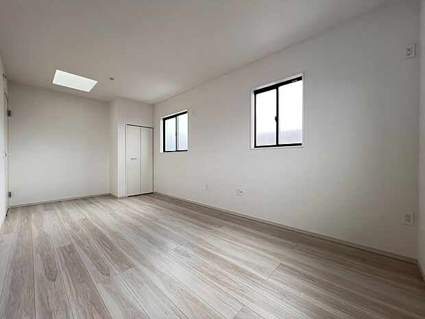 【洋室】洋室5.1帖+4.8帖 使い勝手の良いお部屋です