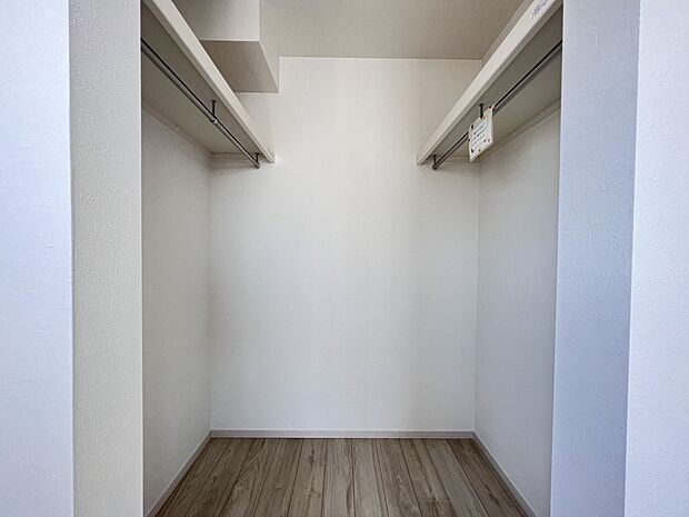 【同仕様写真(その他内観)】ウォークインクローゼット(1号棟同仕様)