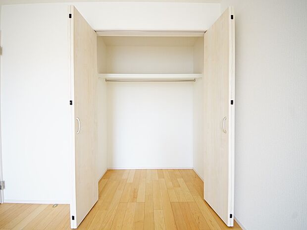 【同仕様写真(その他内観)】クローゼット収納(同仕様)