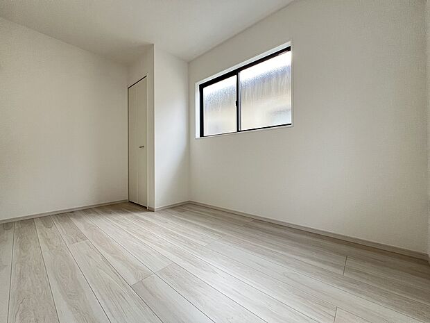 【洋室】洋室4.6帖　お子さまの居室にちょうど良い広さです