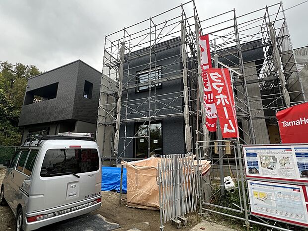 【現地外観写真】全2棟現地　右：1号地　左：2号地